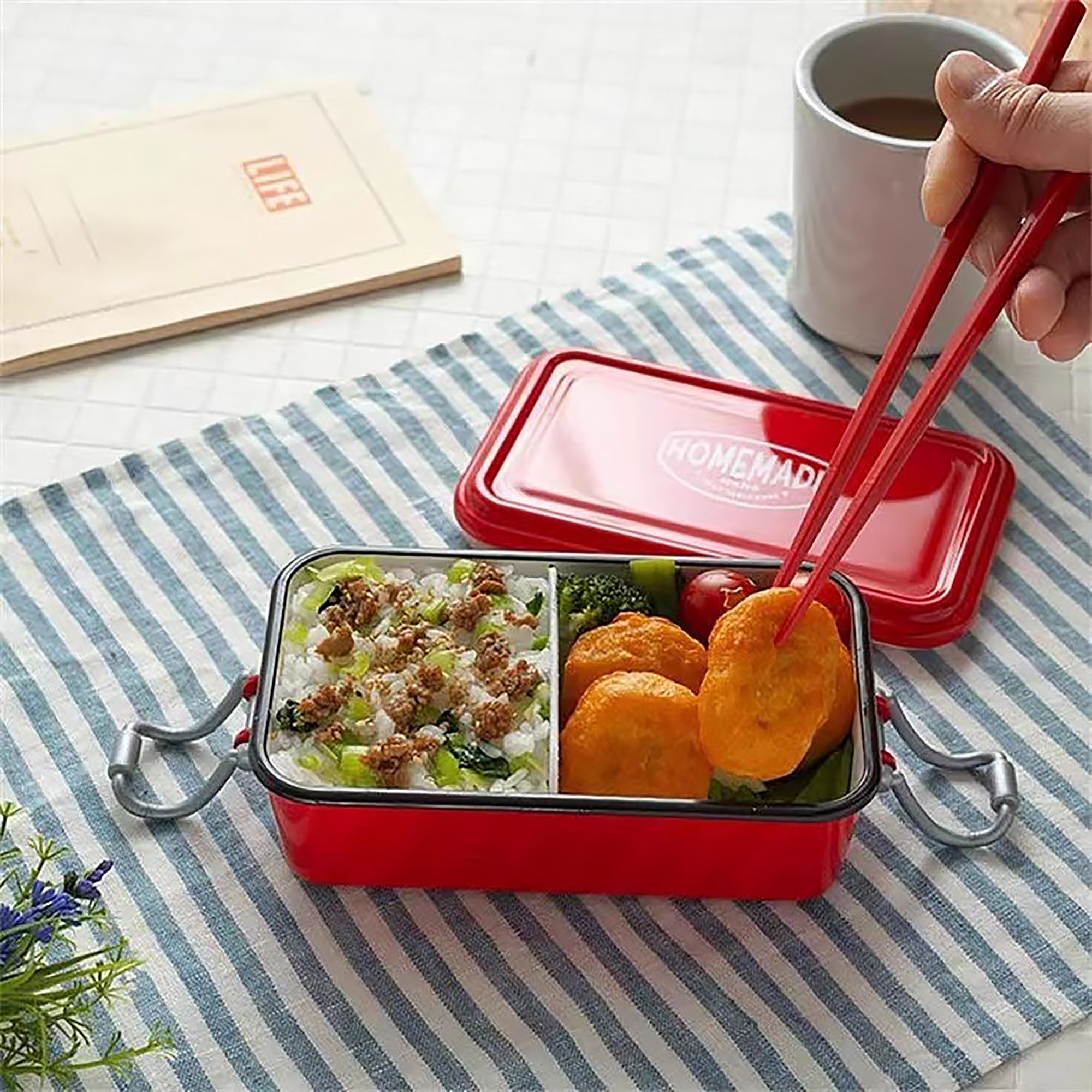 Boîte à bento rétro par SABU