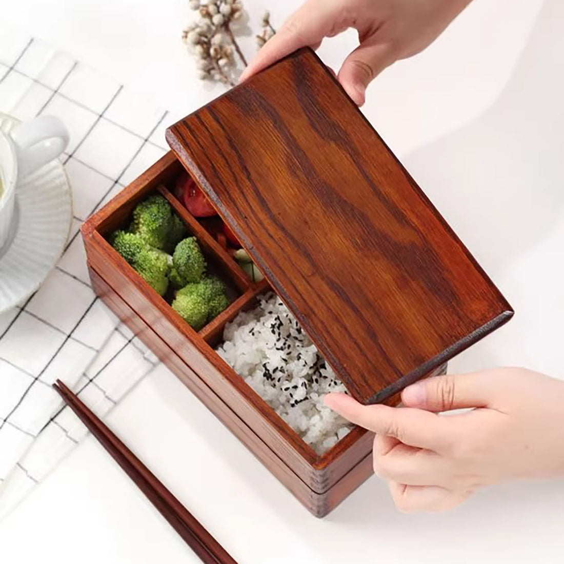 Bento à deux étages en bois avec Laque naturelle
