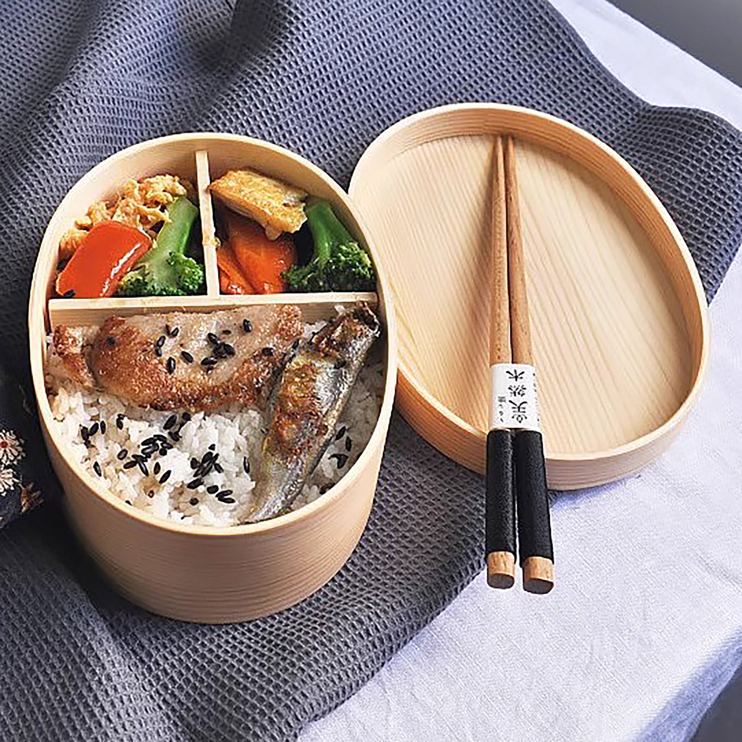 Boîte à bento artisanale en bois de cèdre style japonais