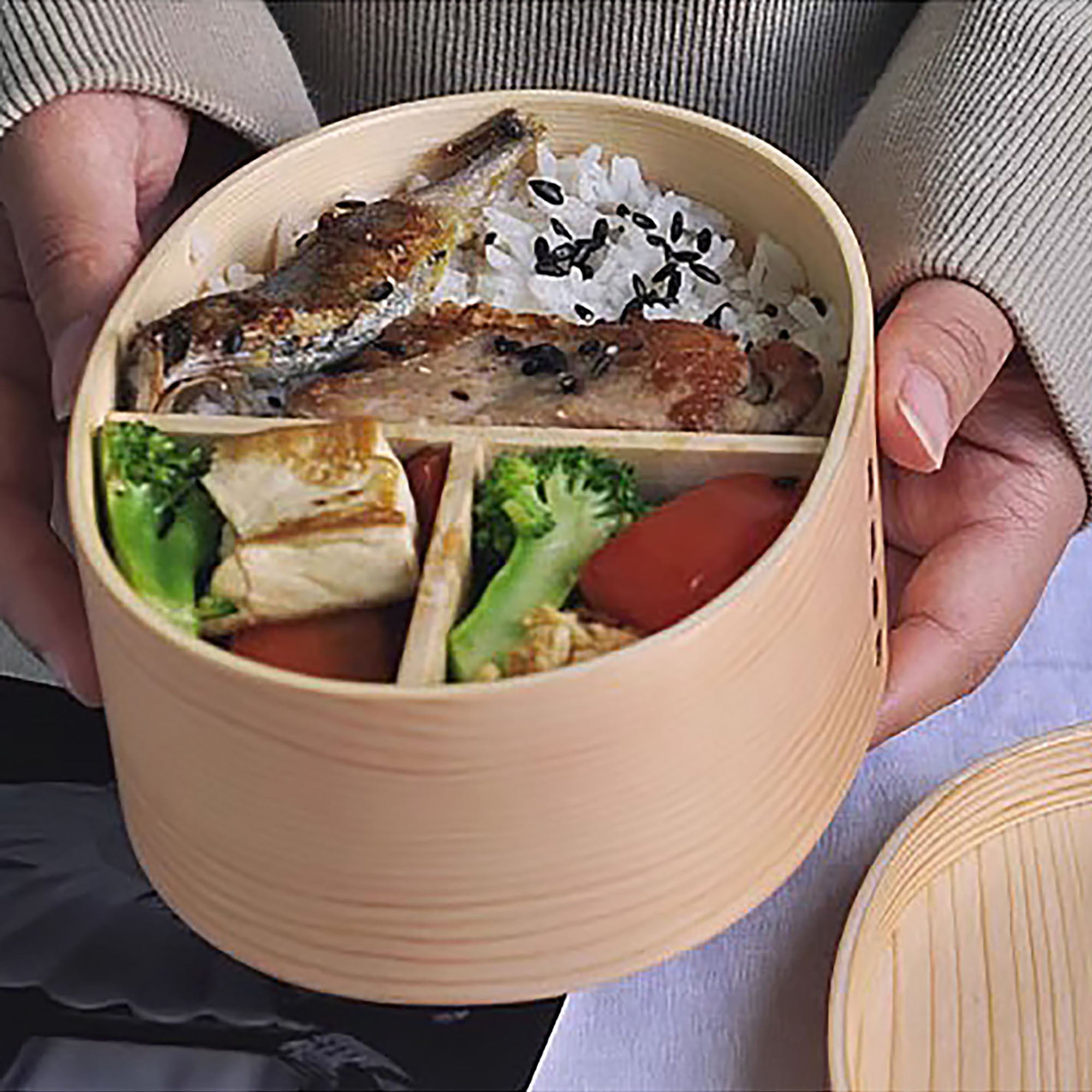 Boîte à bento artisanale en bois de cèdre style japonais