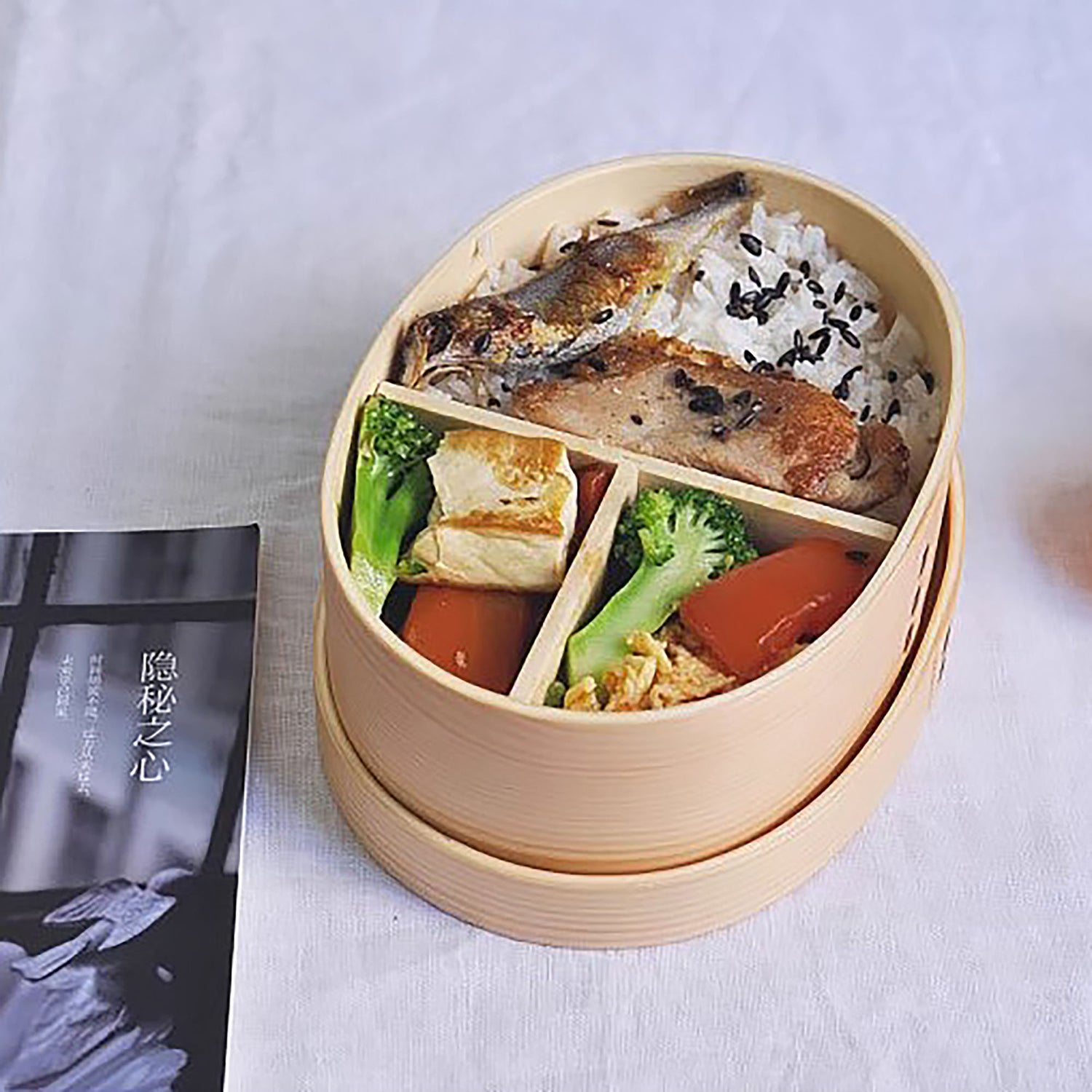 Boîte à bento artisanale en bois de cèdre style japonais