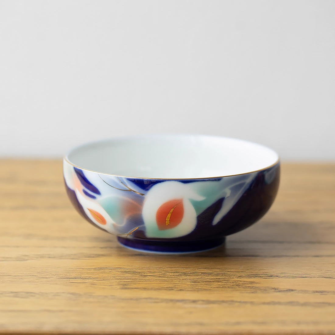 Bol Arita-yaki en porcelaine avec décor doré