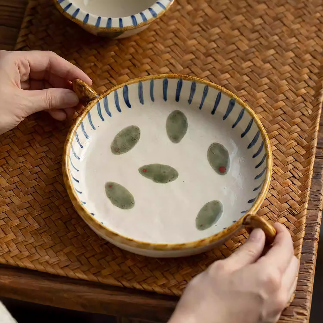 Vaisselle en céramique Minoyaki motif petites feuilles peint à la main