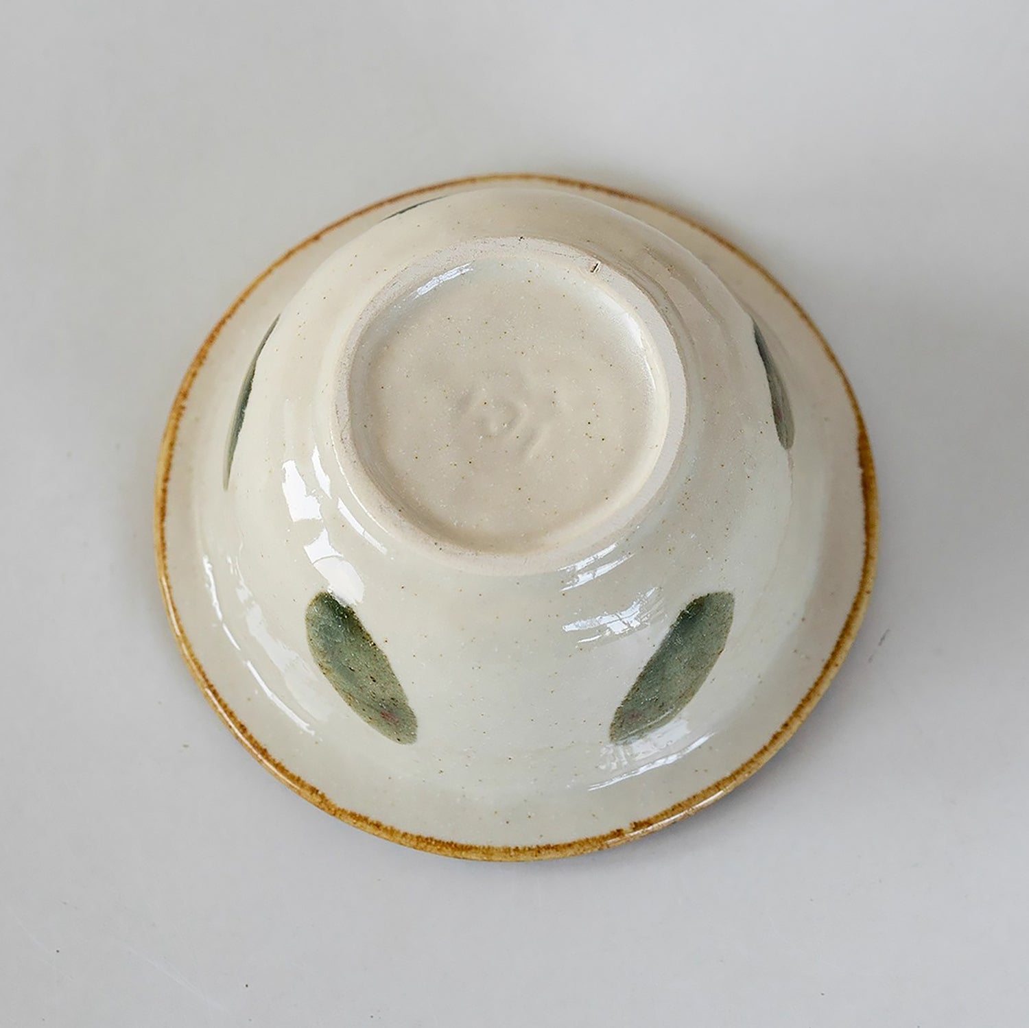 Vaisselle en céramique Minoyaki motif petites feuilles peint à la main