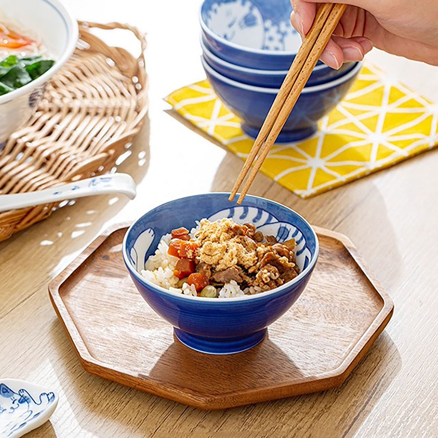 Minoyaki bowl with “Happiness Cat” design