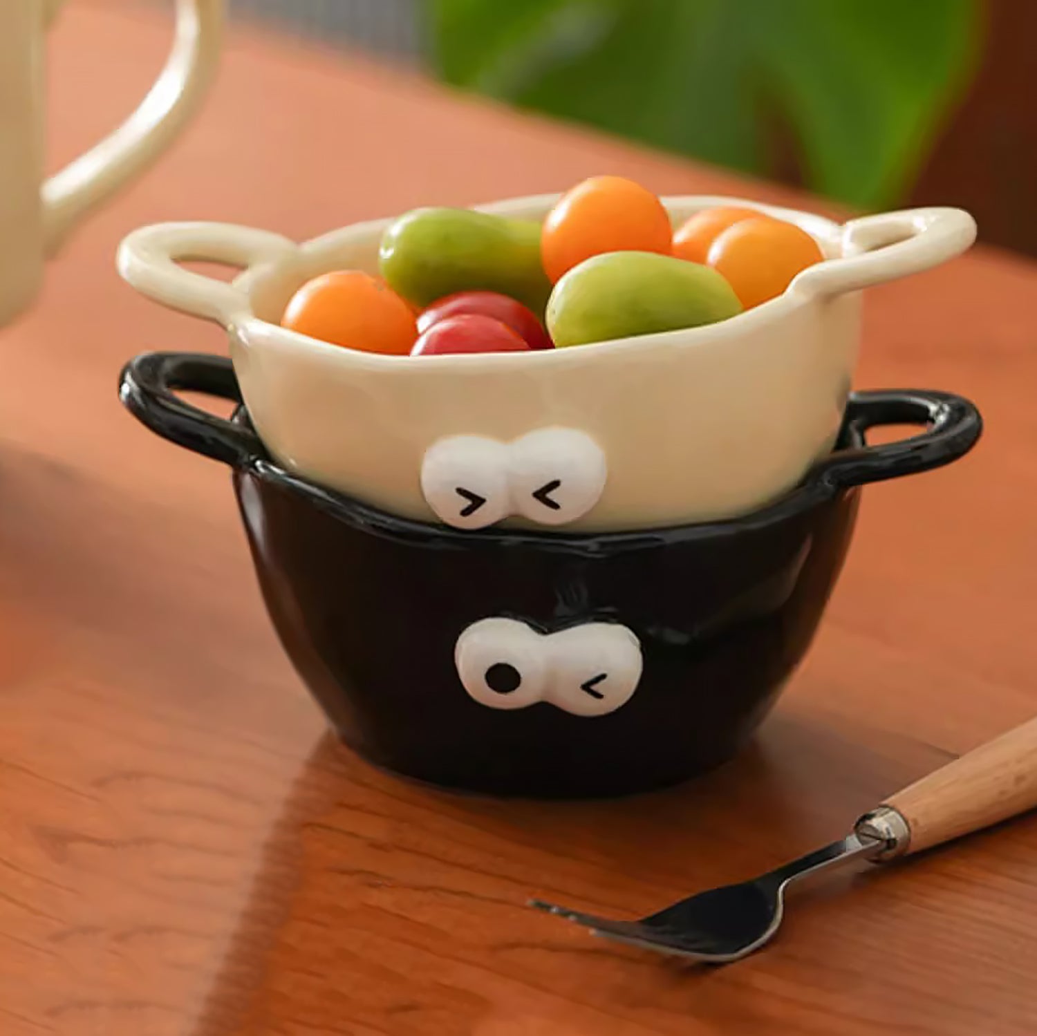 Bol en céramique à deux anses motif emoji yeux ronds