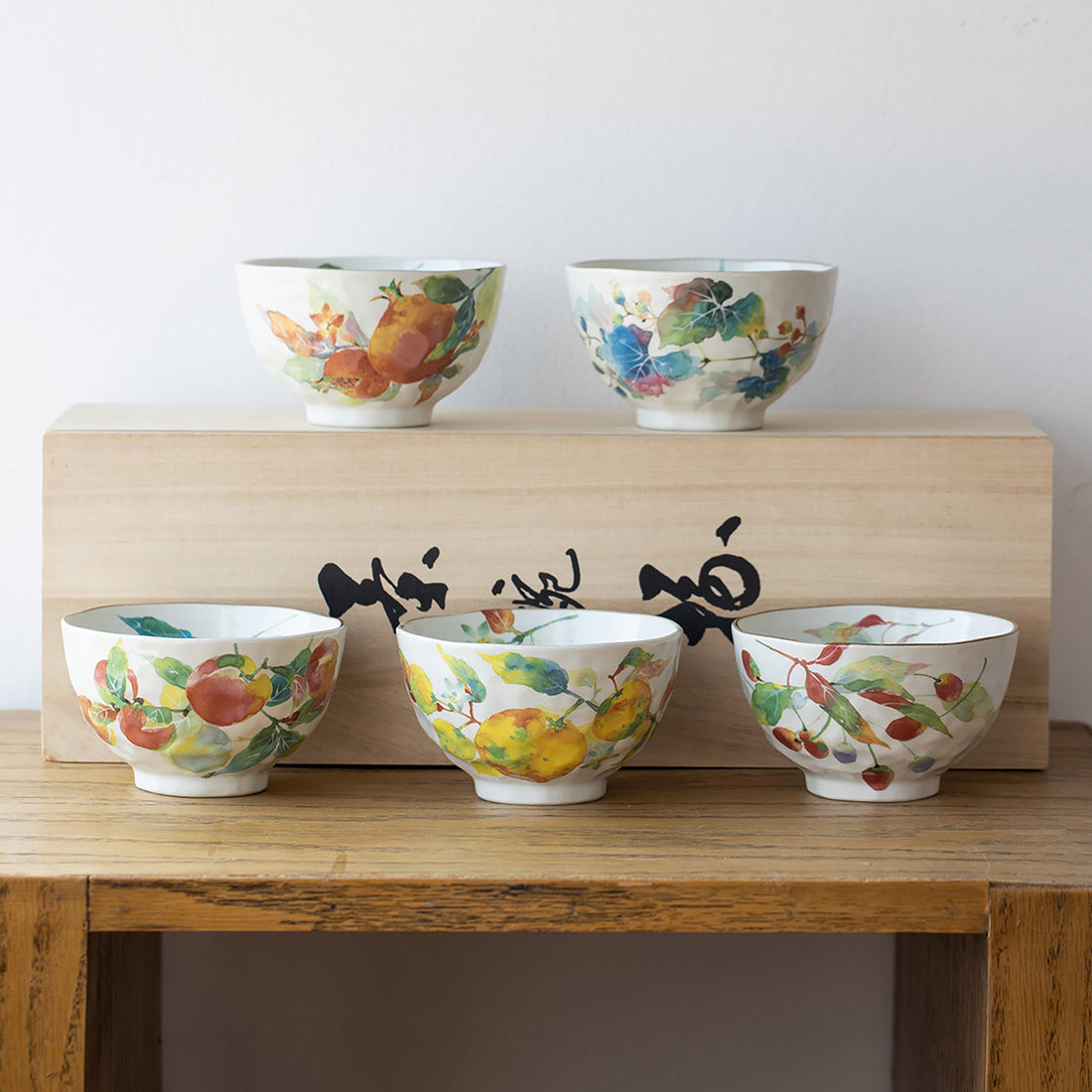 Minoyaki bowls with beautiful artist flower design