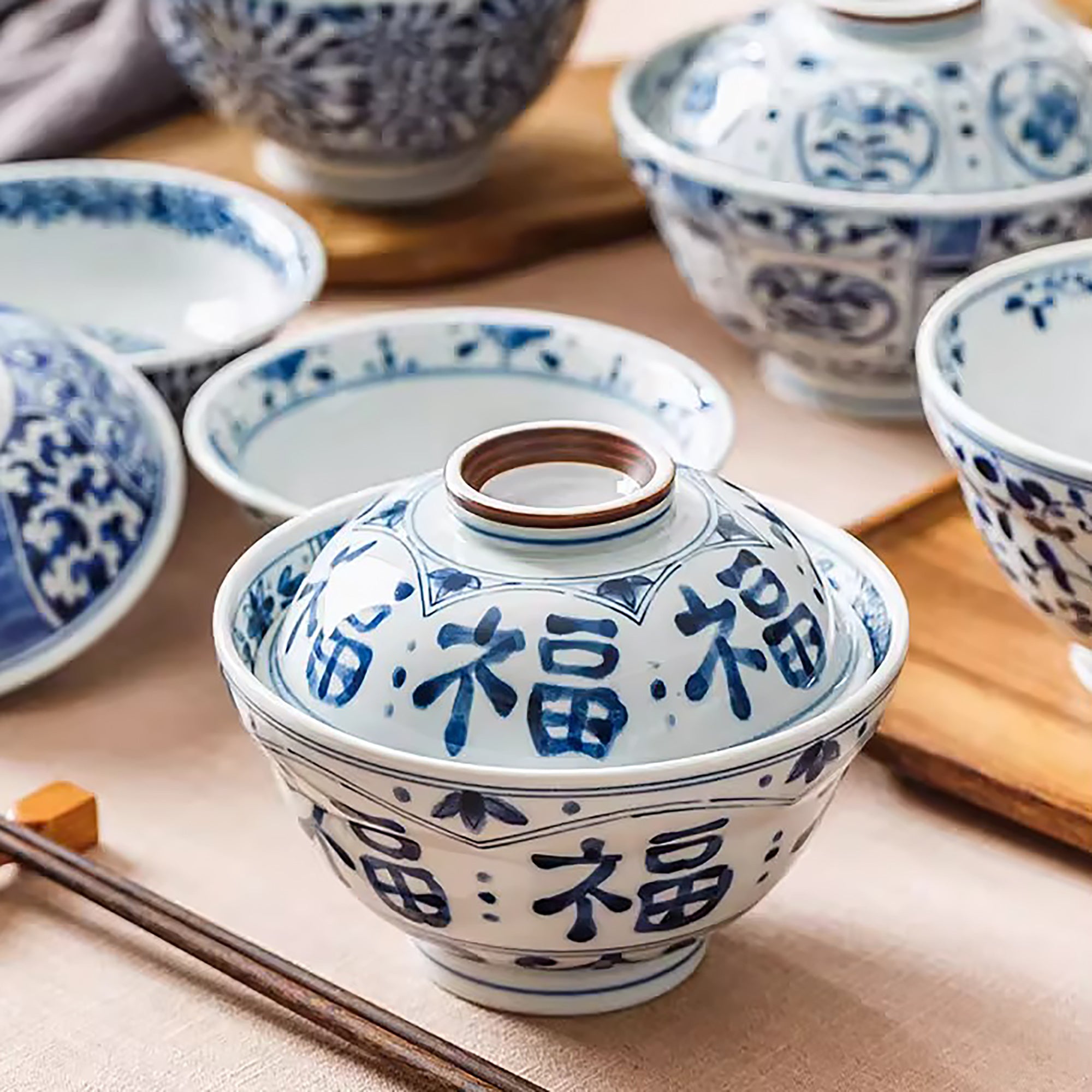 Bol couvert Rintrindo en céramique bleu et blanc