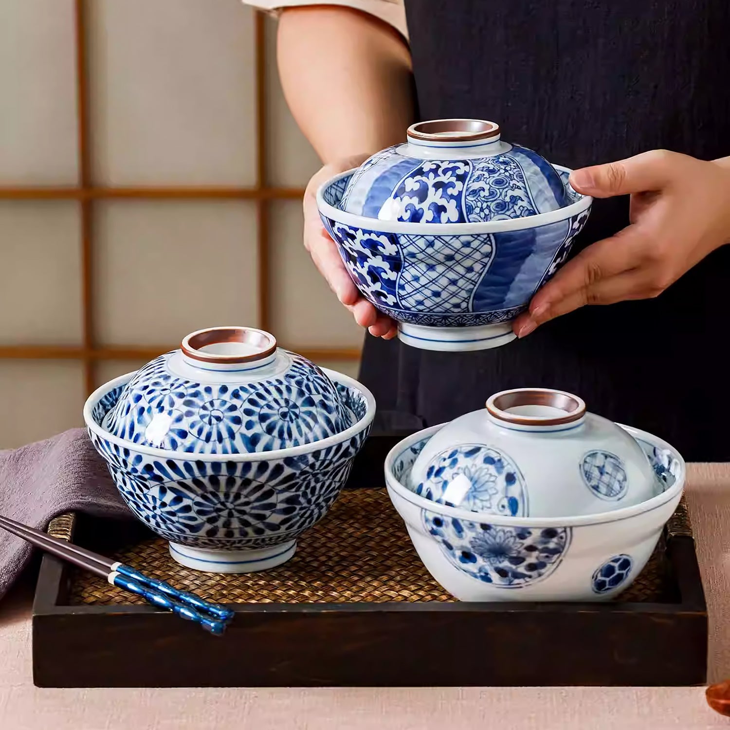 Bol couvert Rintrindo en céramique bleu et blanc