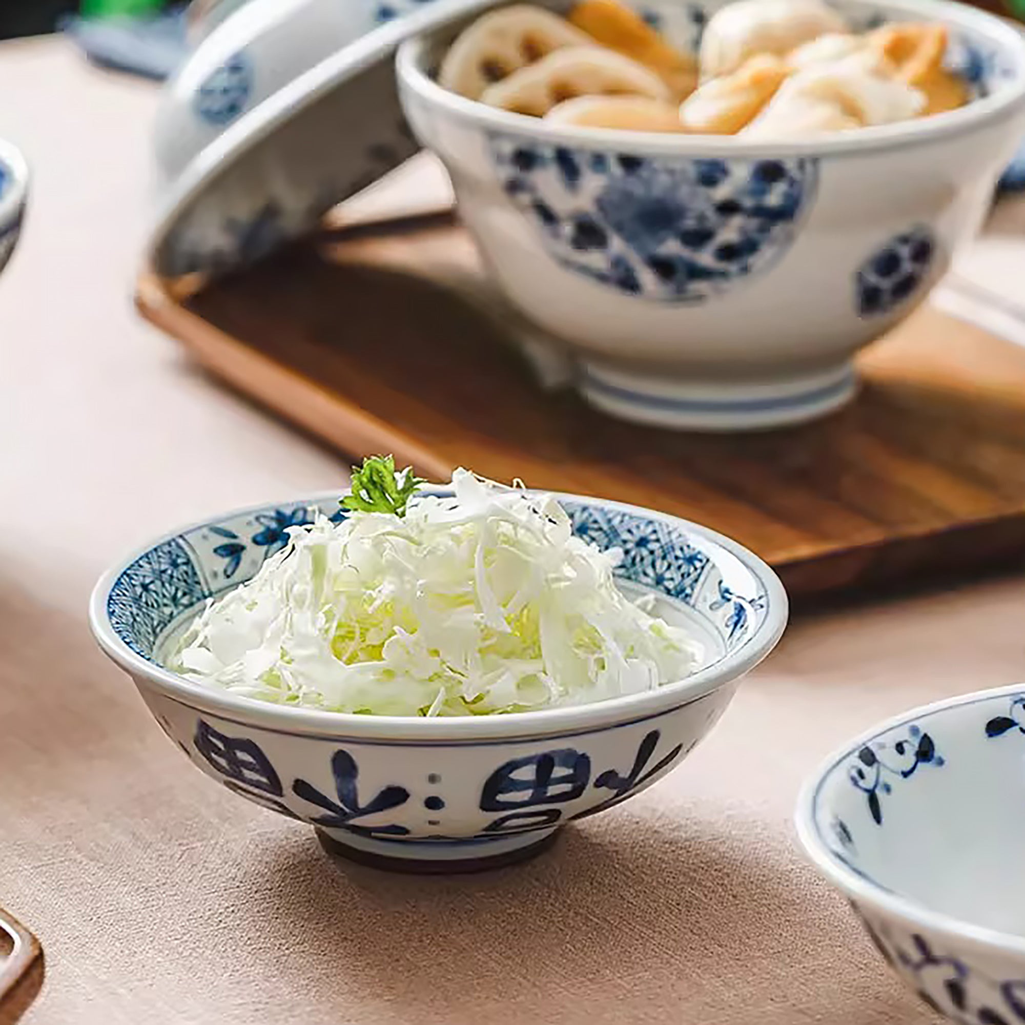 Bol couvert Rintrindo en céramique bleu et blanc