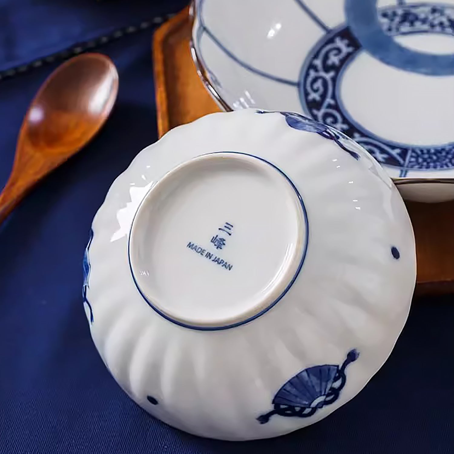 Vaisselle Minoyaki motif double anneau bleu et blanc