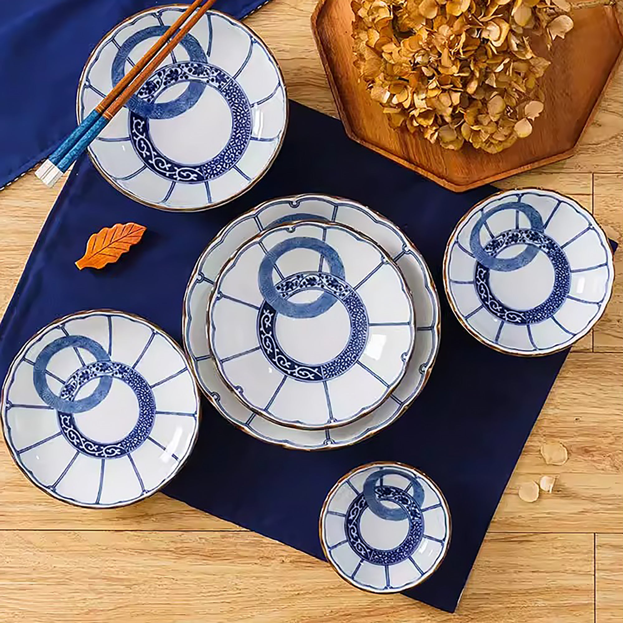Vaisselle Minoyaki motif double anneau bleu et blanc