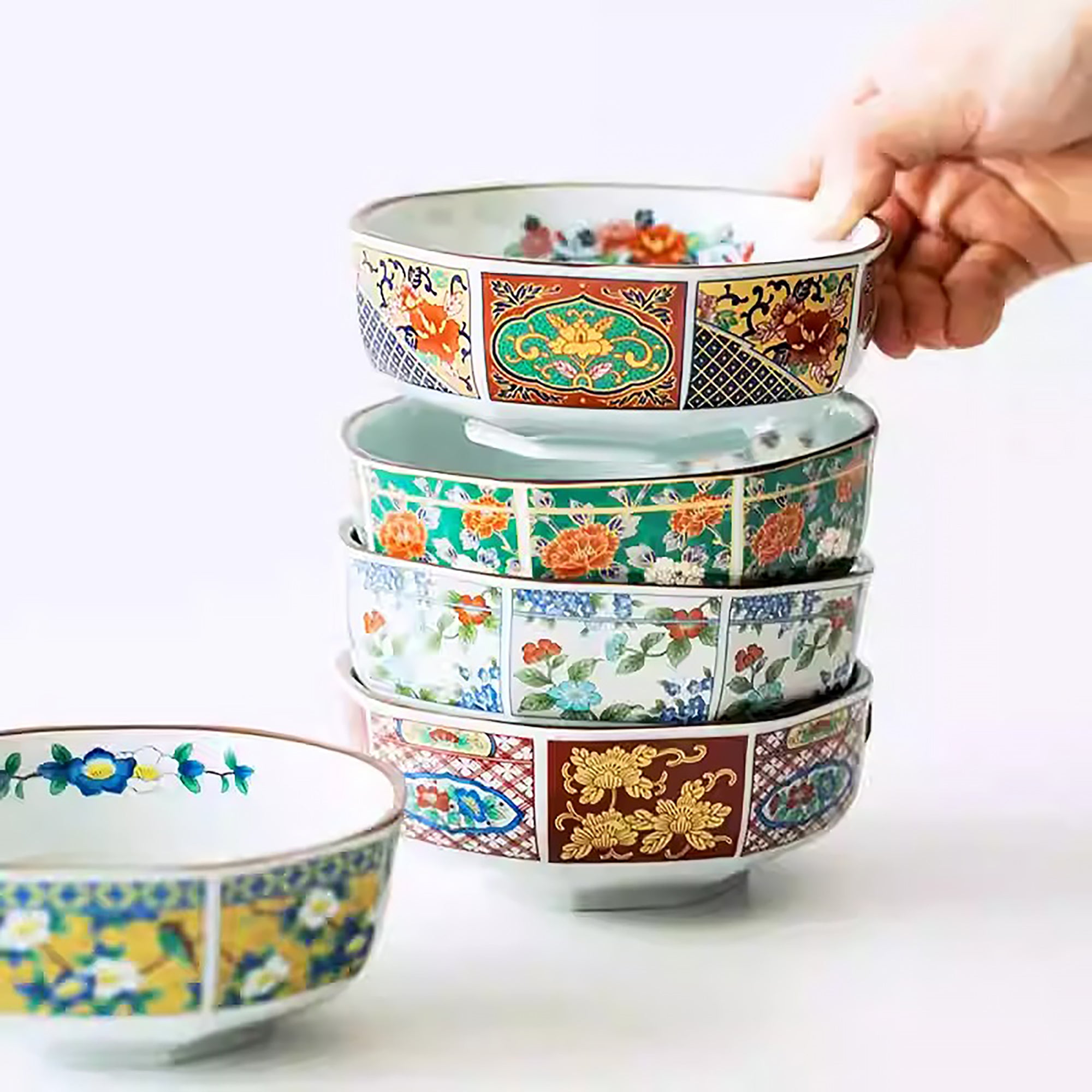 Bol octogonal Minoyaki avec motifs floraux teintés