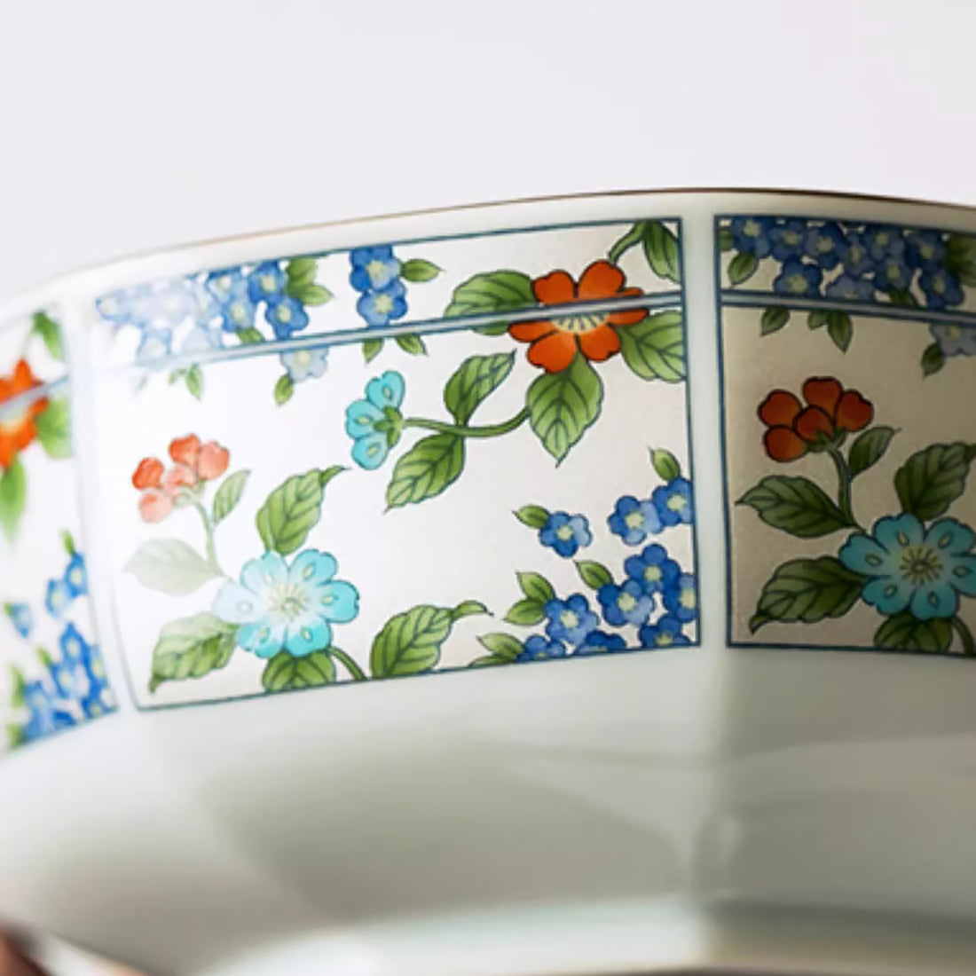 Bol octogonal Minoyaki avec motifs floraux teintés