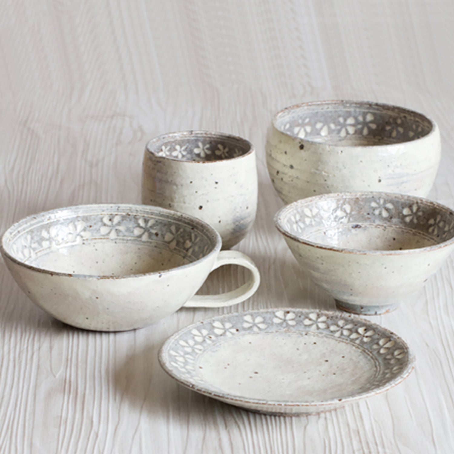 Bol Ginpo Mishima avec motif floral