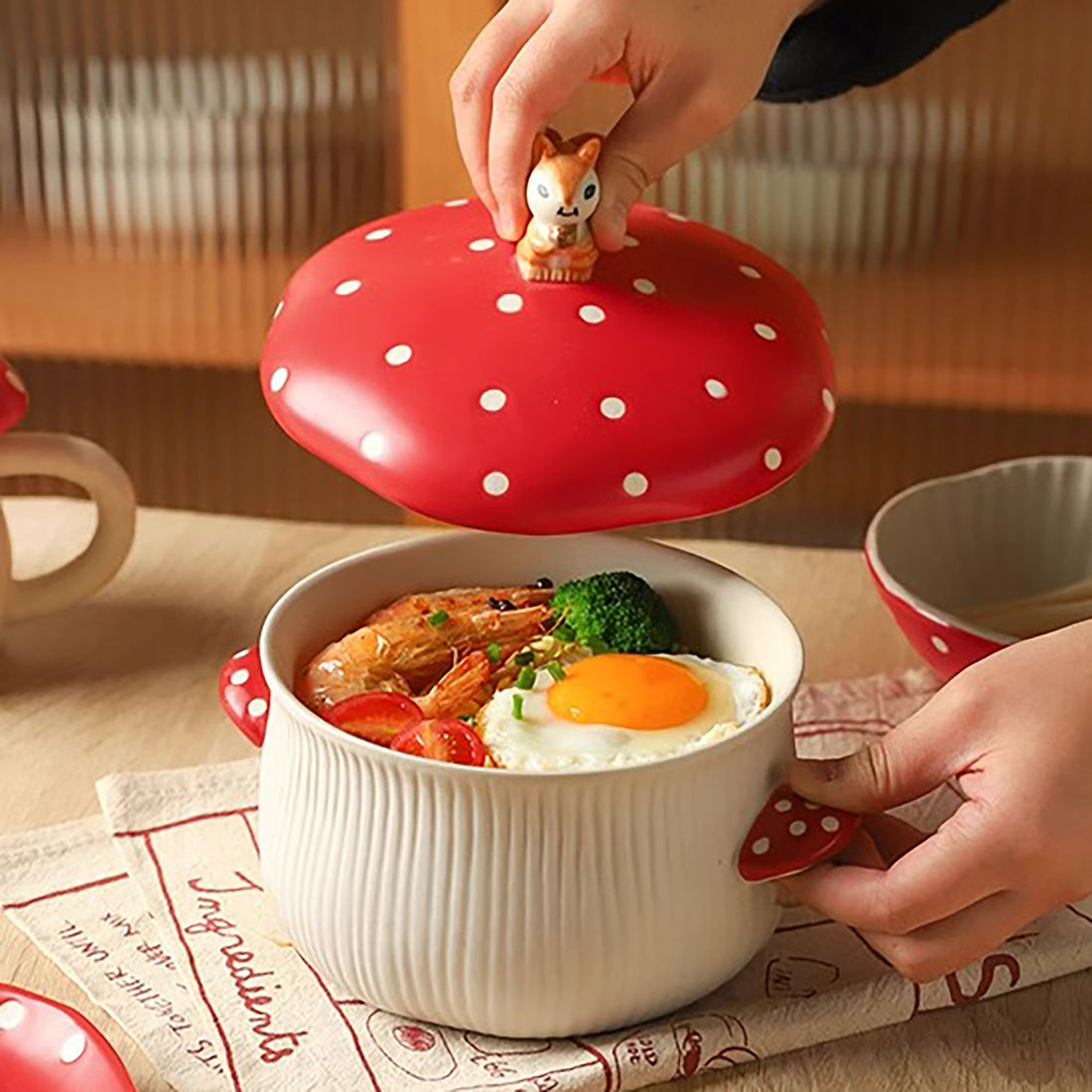 Bol à ramen avec couvercle en forme de champignon féérique