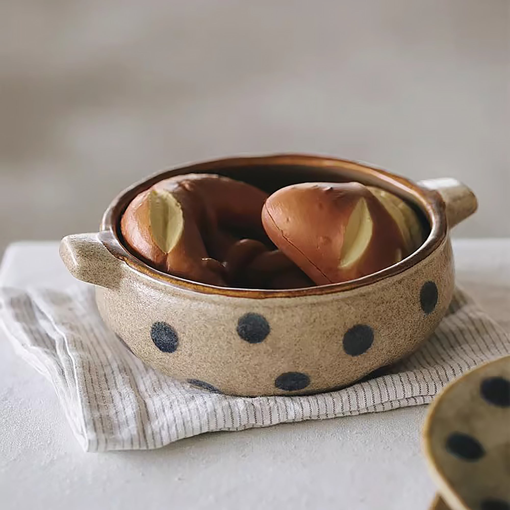 Bol à oreilles en céramique fait main style vintage à pois