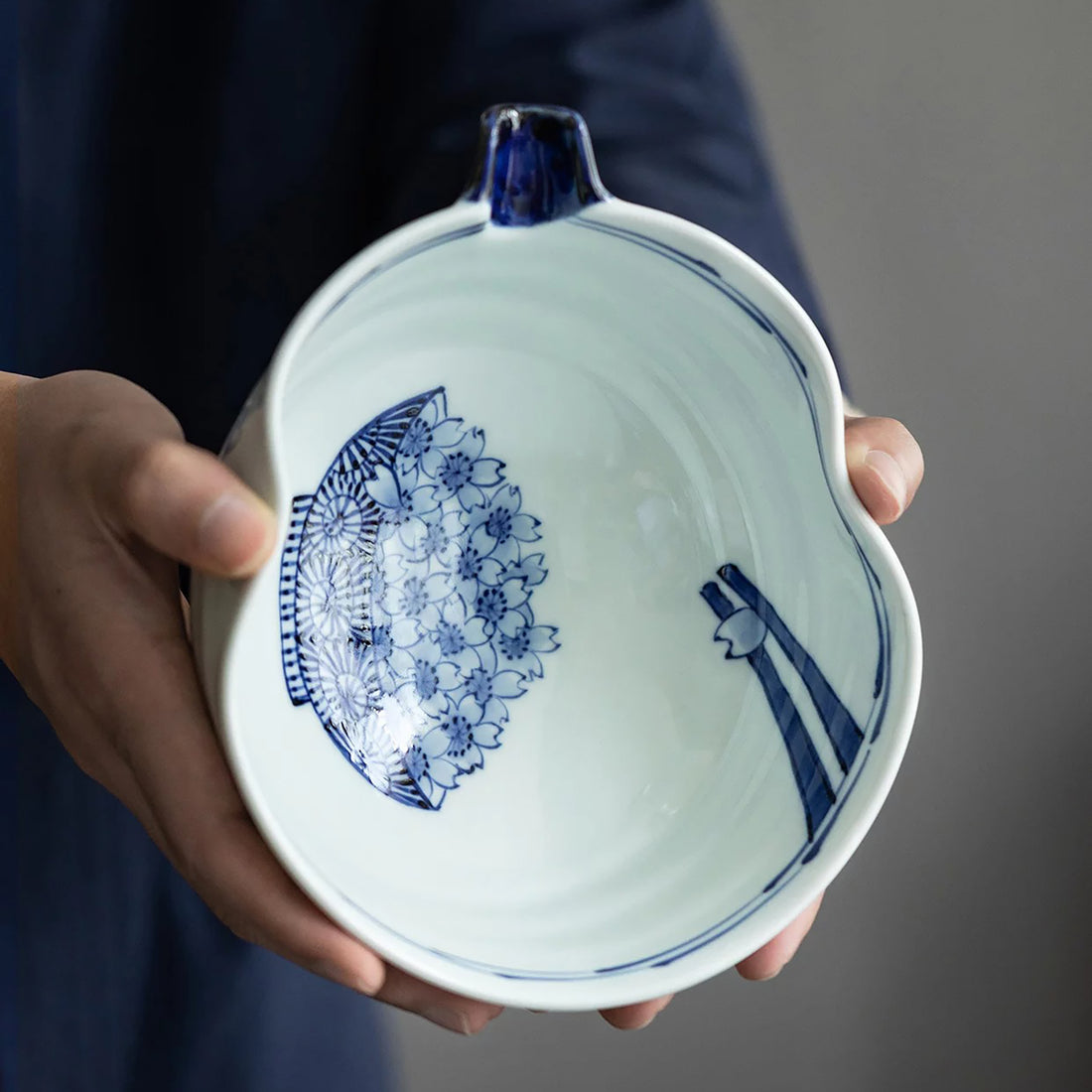 Bol à soupe Arita-yaki en forme de gourde décor sakura bleu