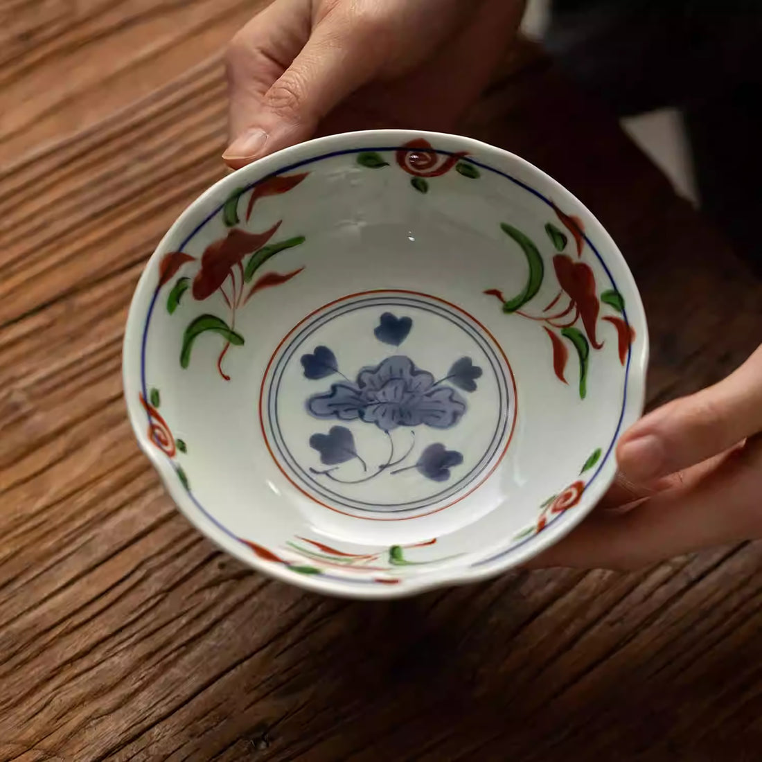 Bol en porcelaine Aritayaki décor Akae pivoine peint à la main