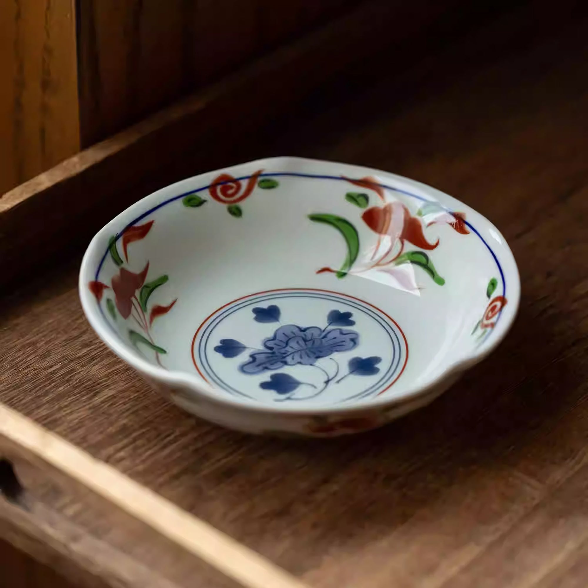 Bol en porcelaine Aritayaki décor Akae pivoine peint à la main