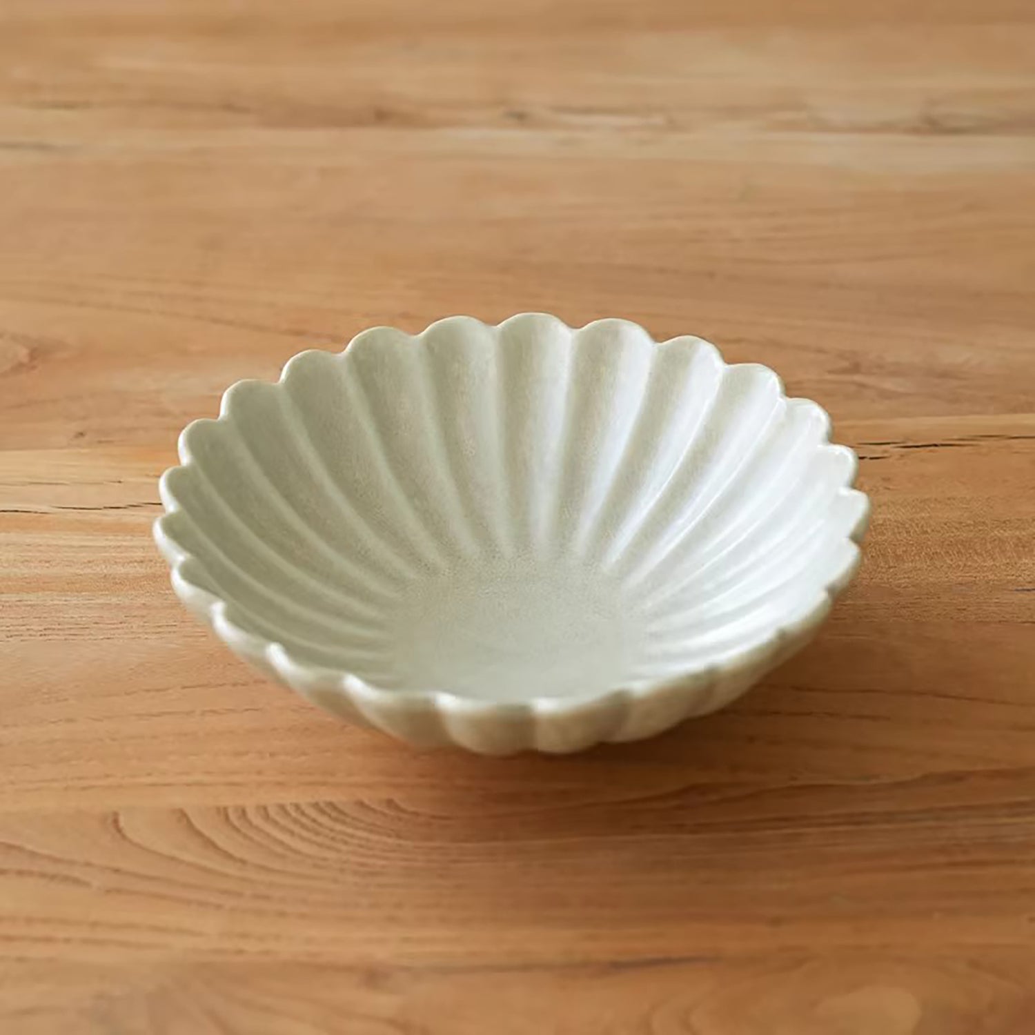 Assiette Mino-yaki forme chrysanthème 