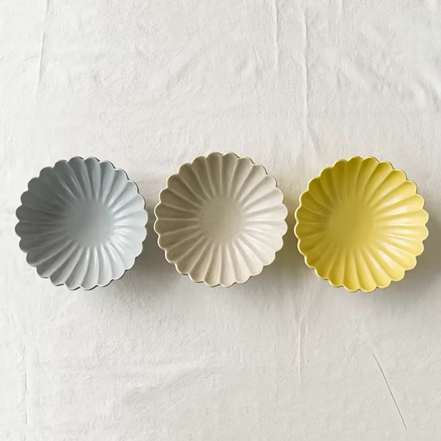 Assiette Mino-yaki forme chrysanthème 