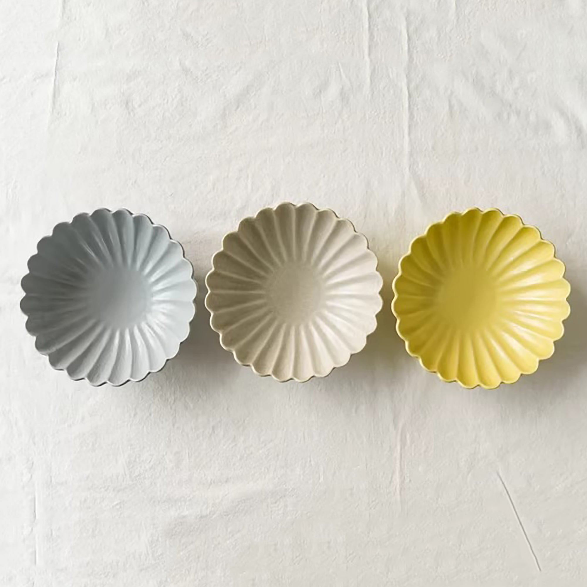 Assiette Mino-yaki forme chrysanthème 