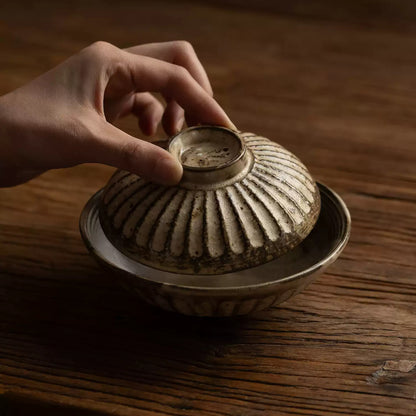 Bol en grès artisanal avec couvercle