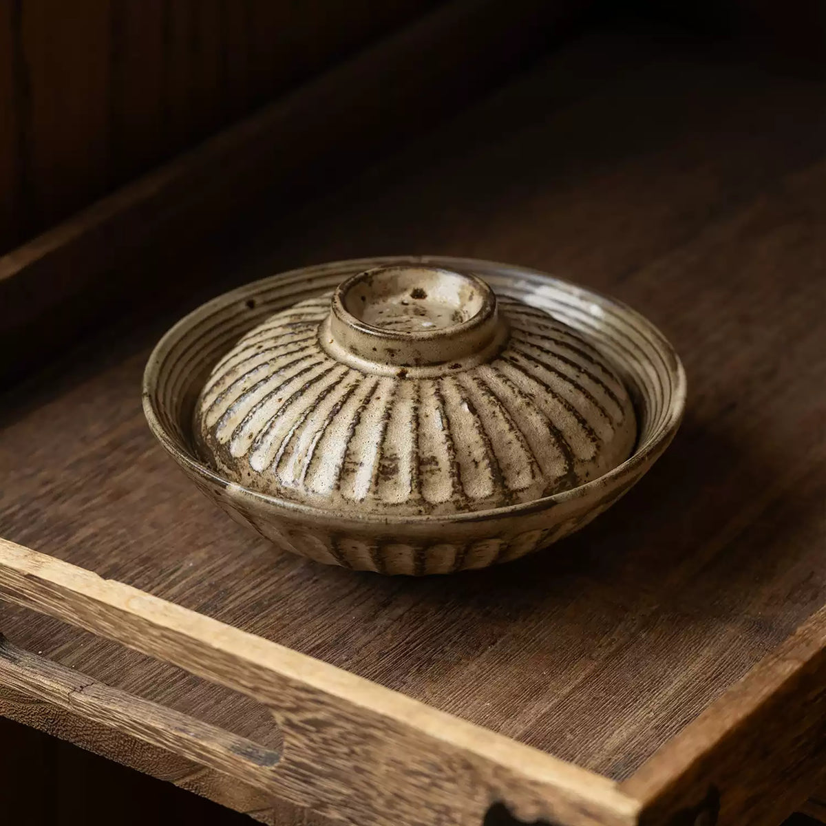 Bol en grès artisanal avec couvercle