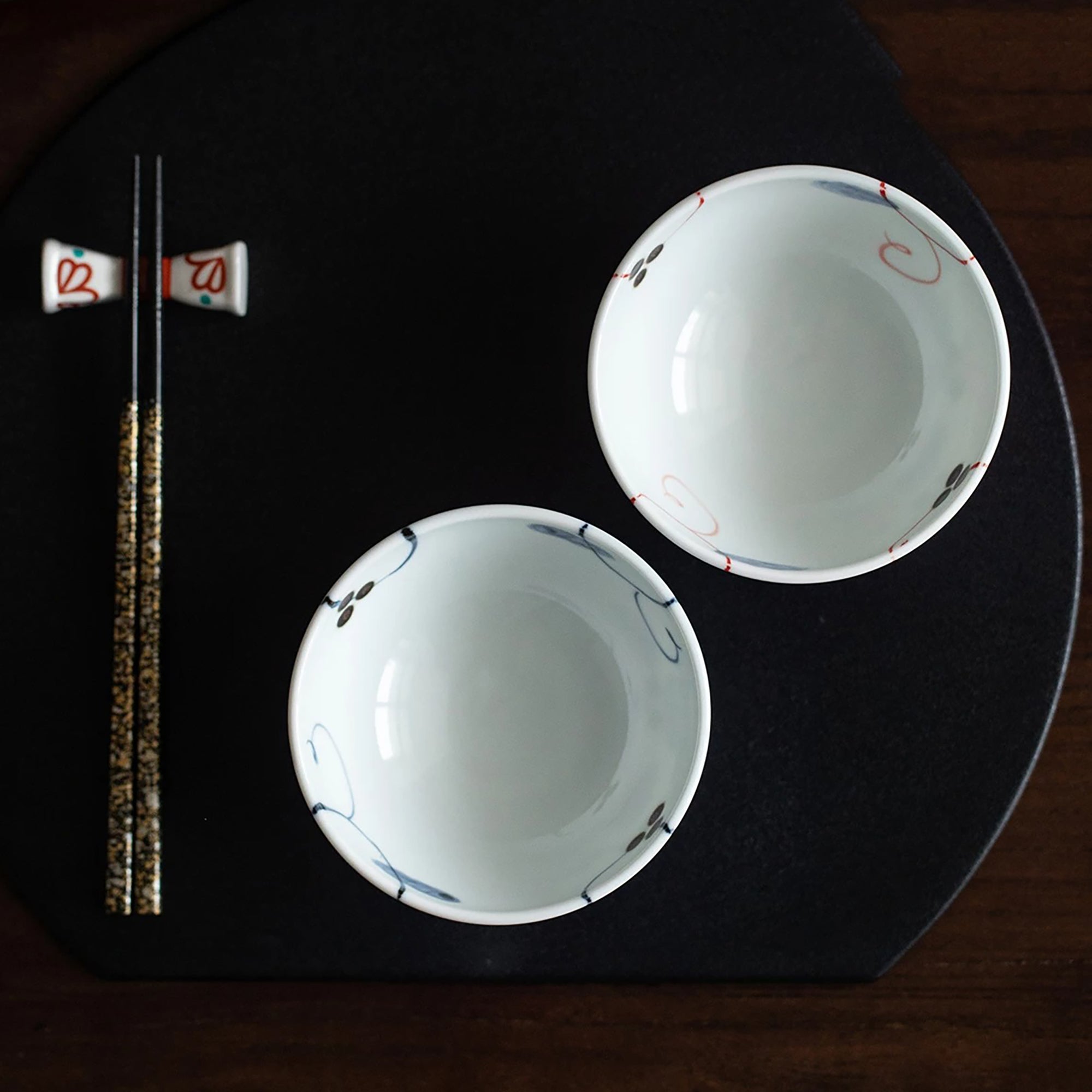 Bol en porcelaine Mino-yaki Issei décor feuilles ondoyantes