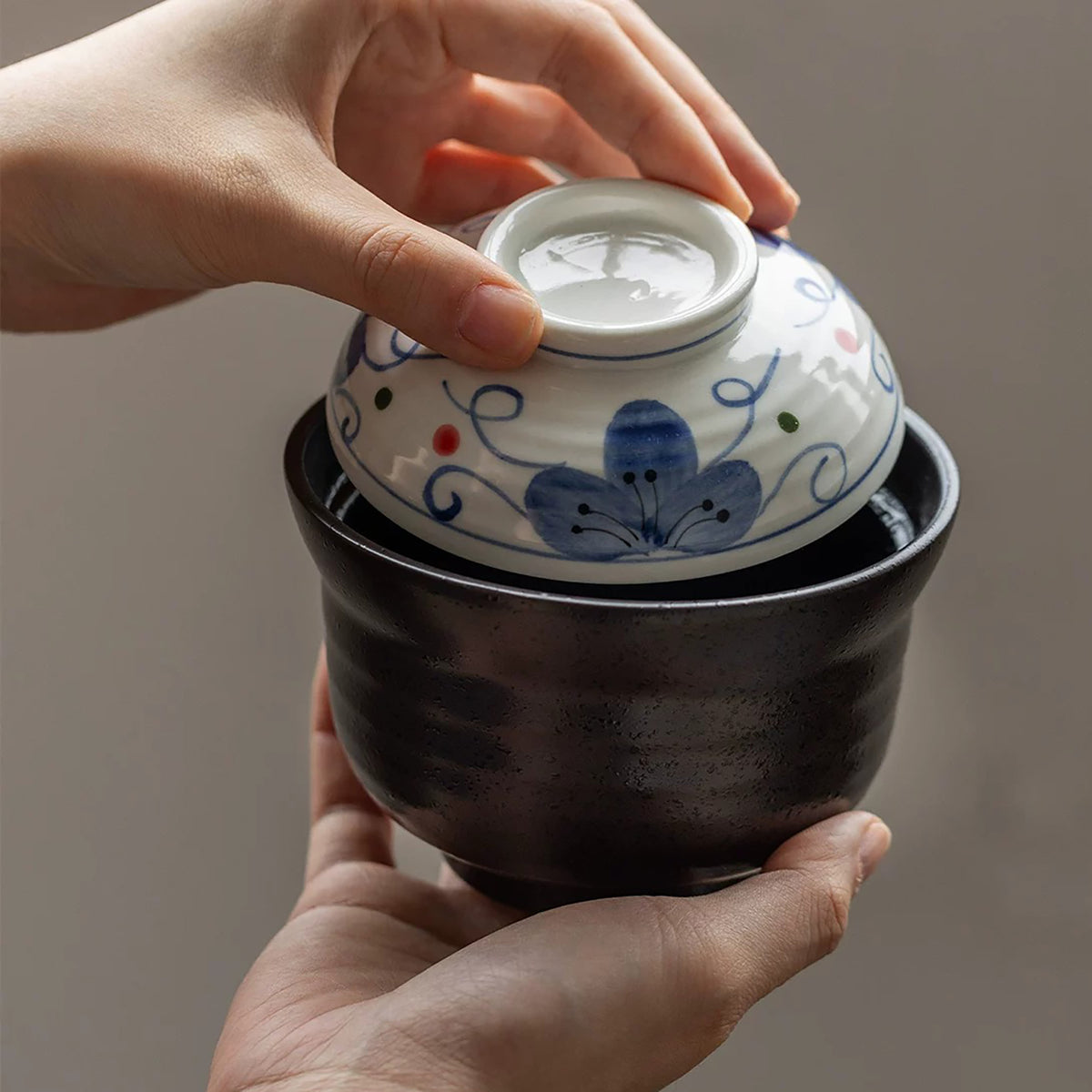 Bol à chawanmushi Setoyaki avec Fleurs de cerisier peintes à la main
