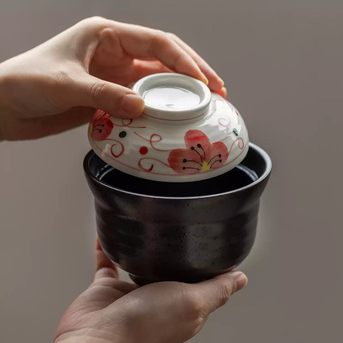 Bol à chawanmushi Setoyaki avec Fleurs de cerisier peintes à la main