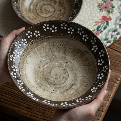 Bol artisanal en céramique style Wabi-Sabi avec Petites fleurs blanches
