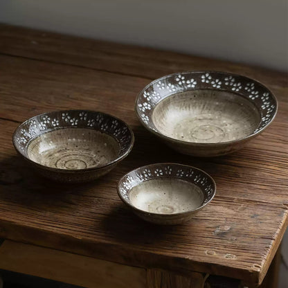 Bol artisanal en céramique style Wabi-Sabi avec Petites fleurs blanches