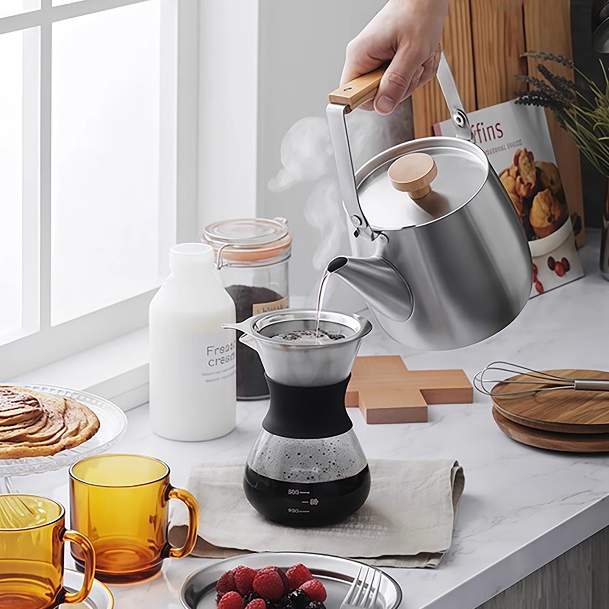 Bouilloire en acier inoxydable Yoshikawa avec poignée pliante en bois