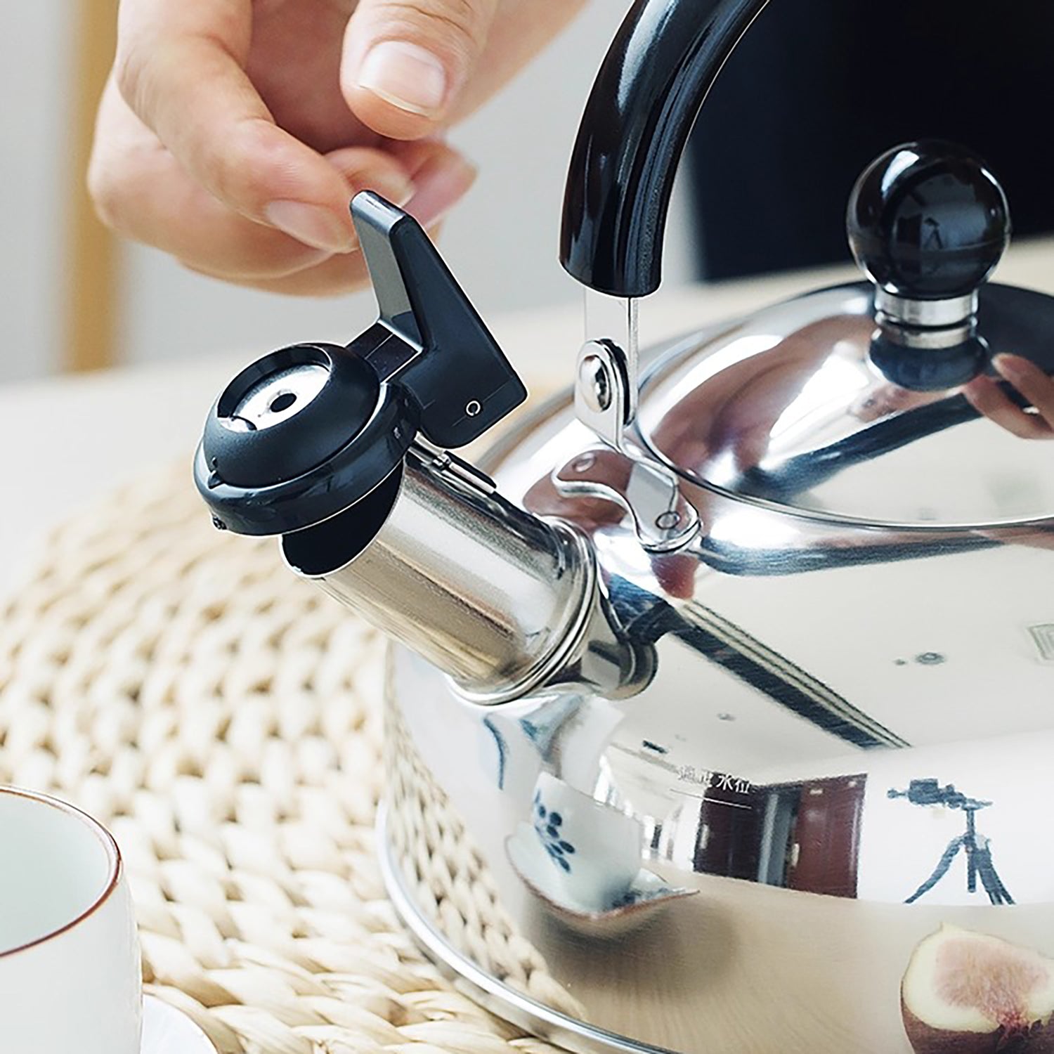 Bouilloire sifflante en acier inoxydable NAGAO de Tsubame Sanjo