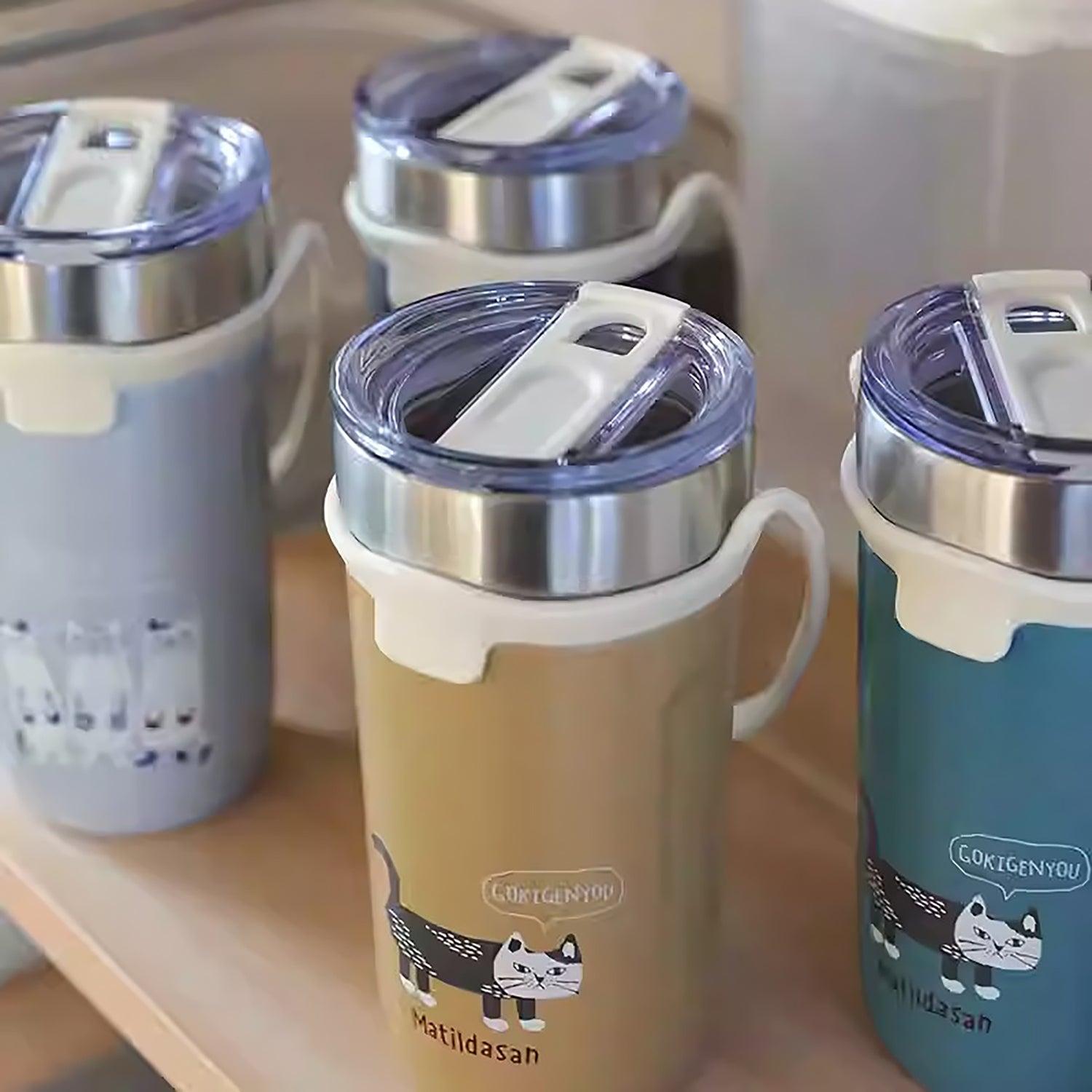 Bouteille isotherme Kusuguru avec paille