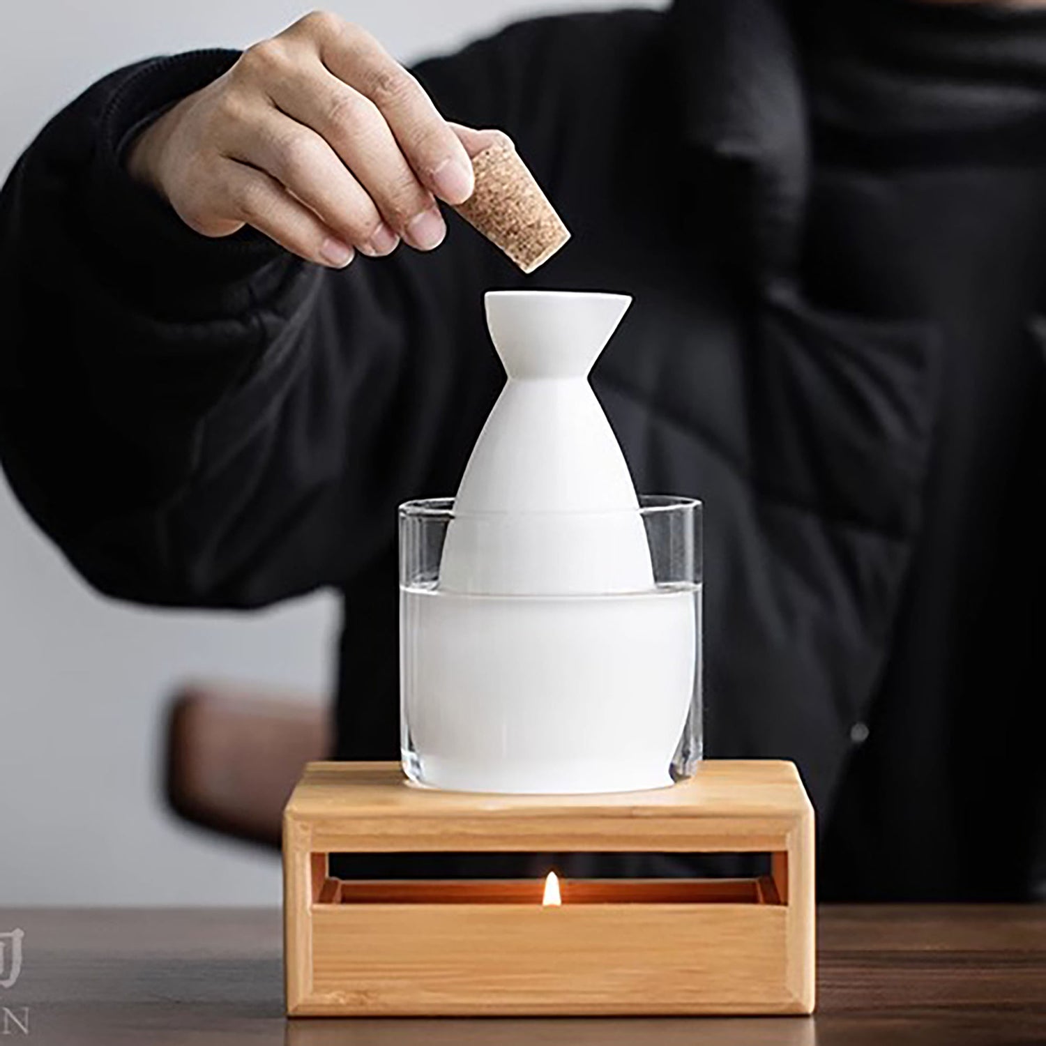 Carafe à saké de style minimaliste japonais en porcelaine blanche