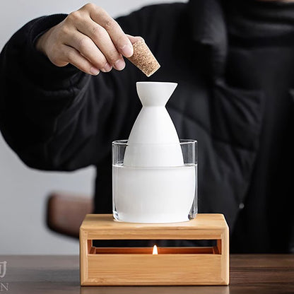 Carafe à saké de style minimaliste japonais en porcelaine blanche