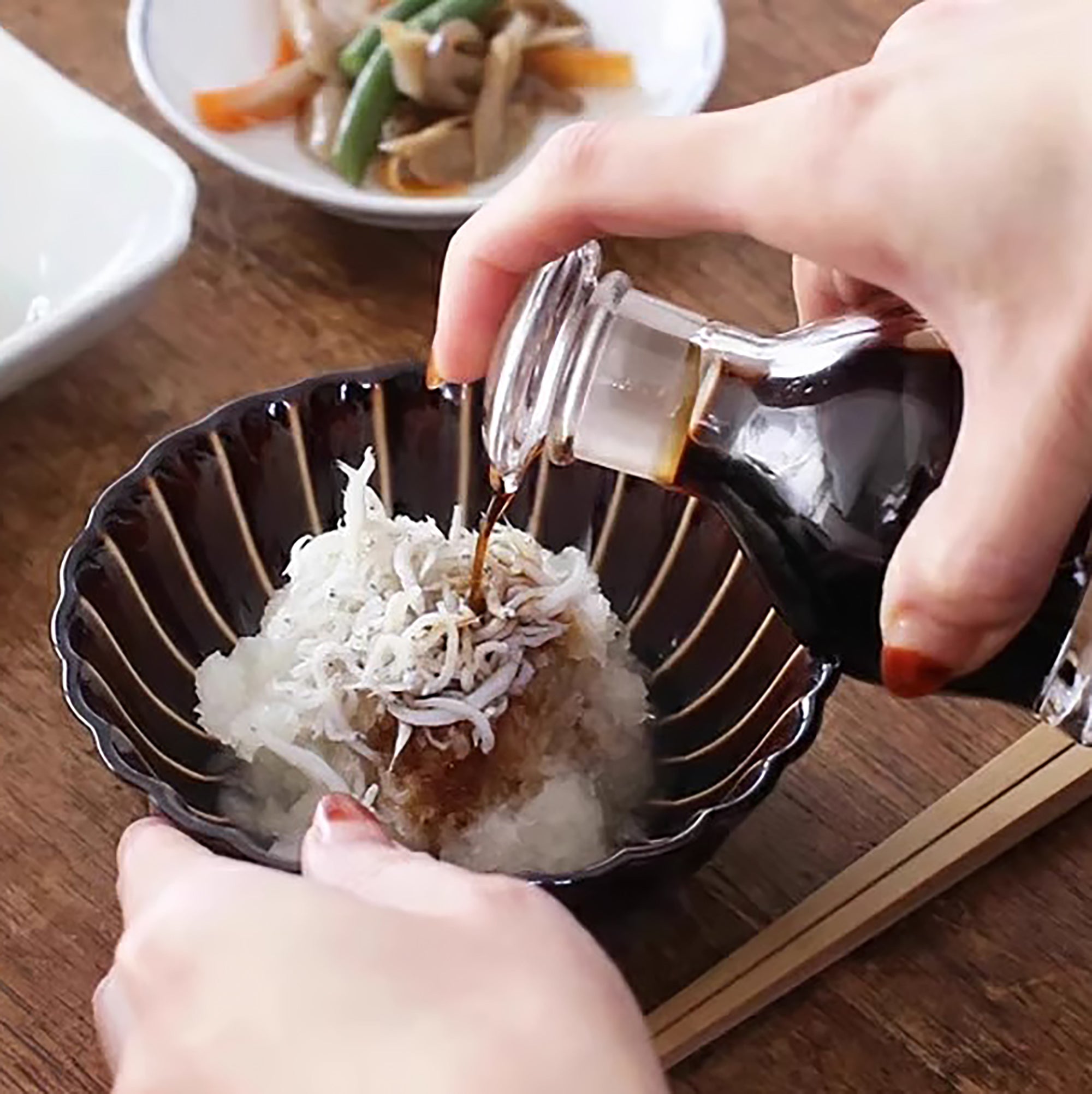 Bouteille à sauce en verre Hirota
