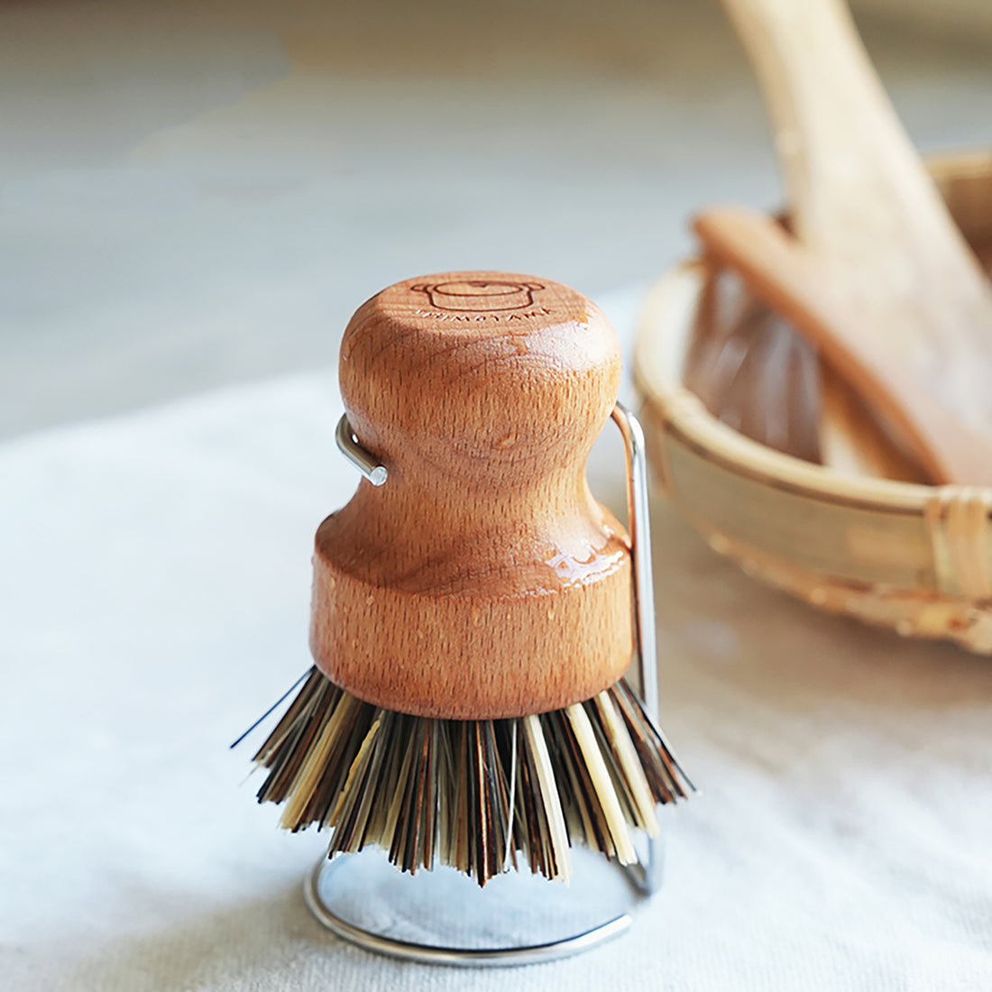 Brosse à casserole en fibres naturelles Shimoyama avec support