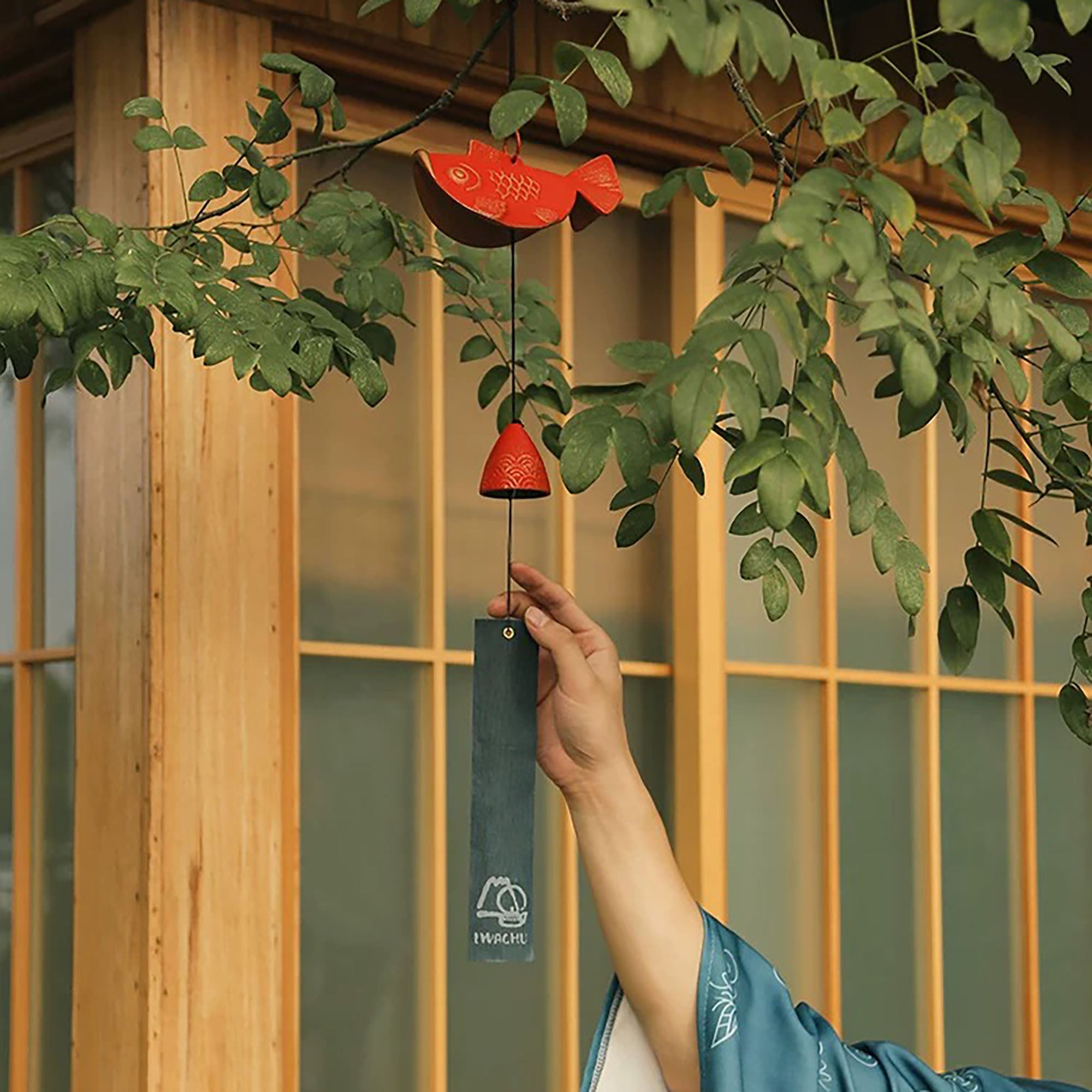 Carillon japonais IWACHU en fonte Nambu forme Carpe Koï Rouge
