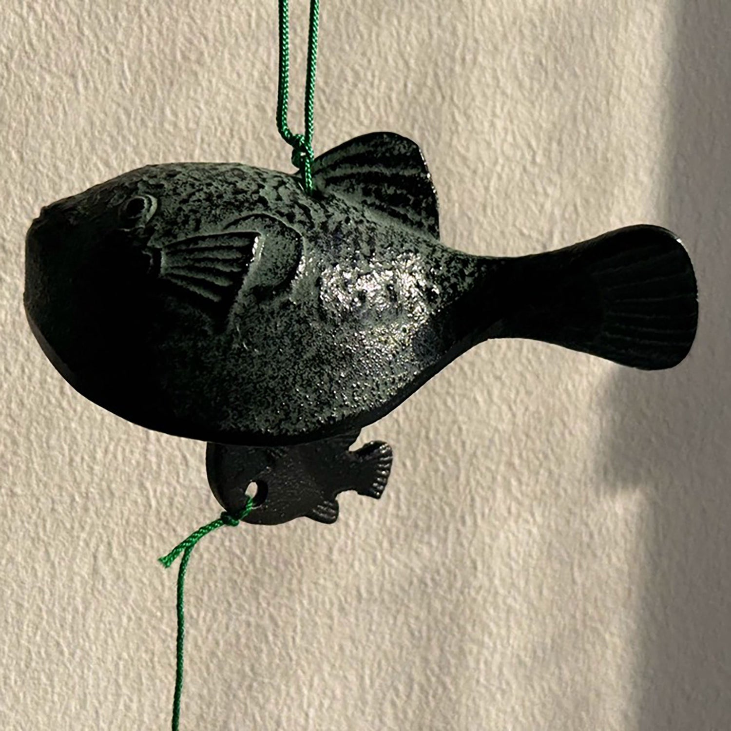 Carillon Poisson globe en fonte Nambu