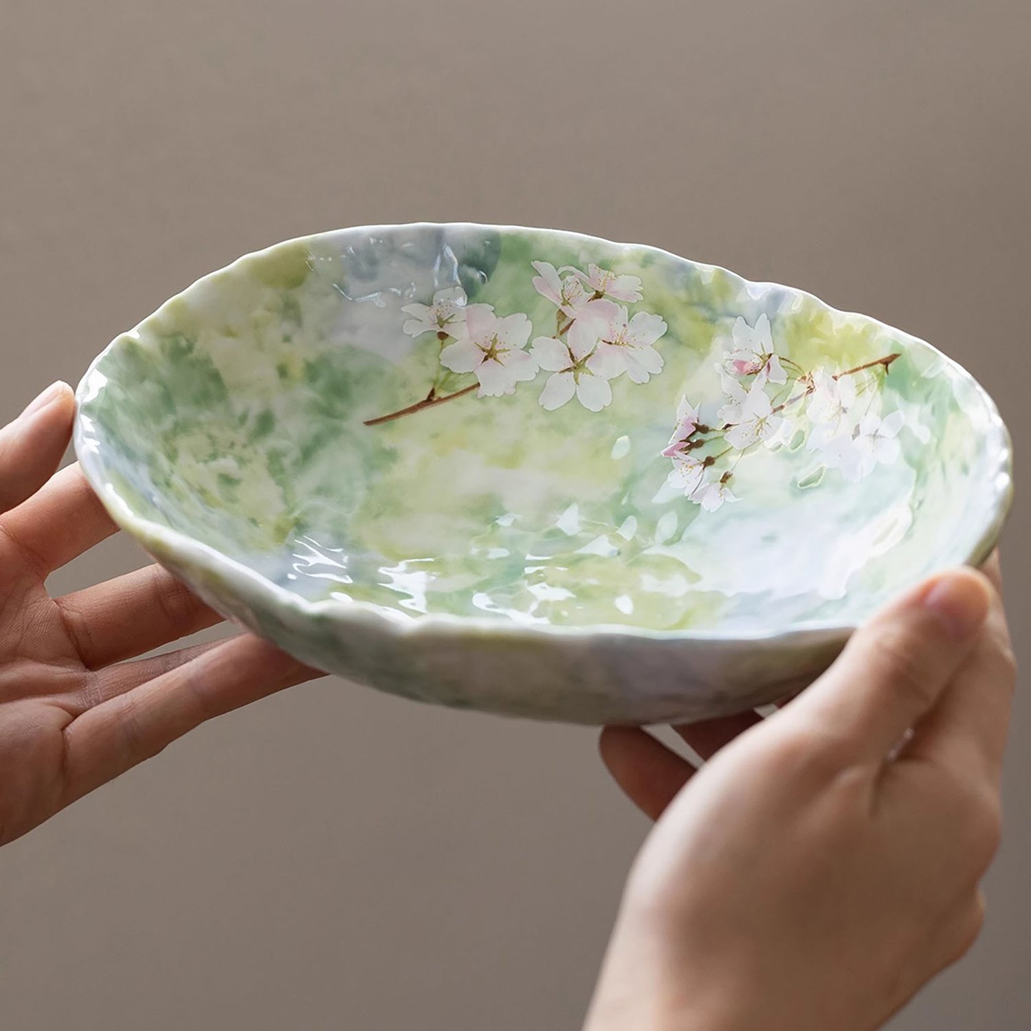 Assiette ovale en céramique avec motif Sakura