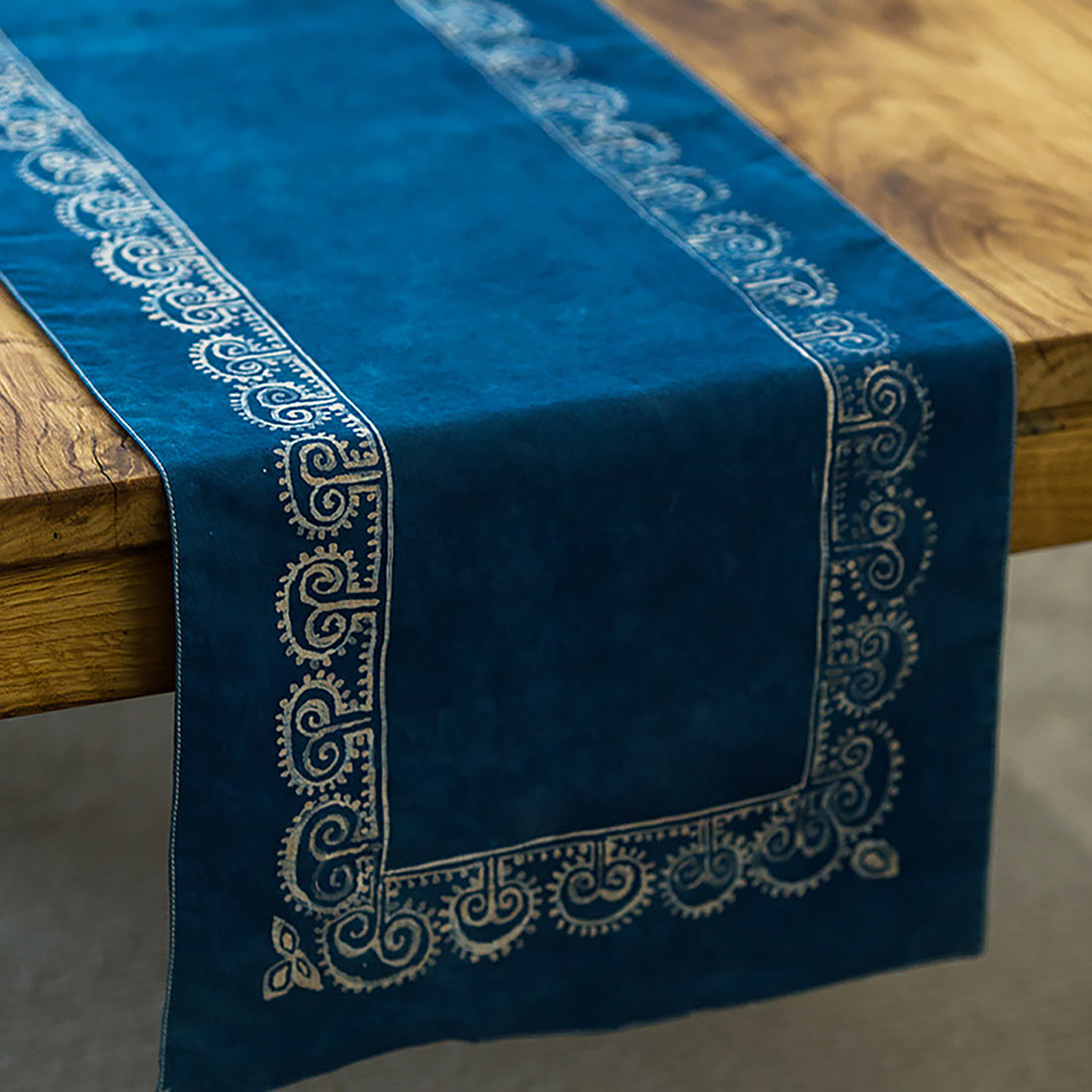 Chemin de table batik traditionnel Yi