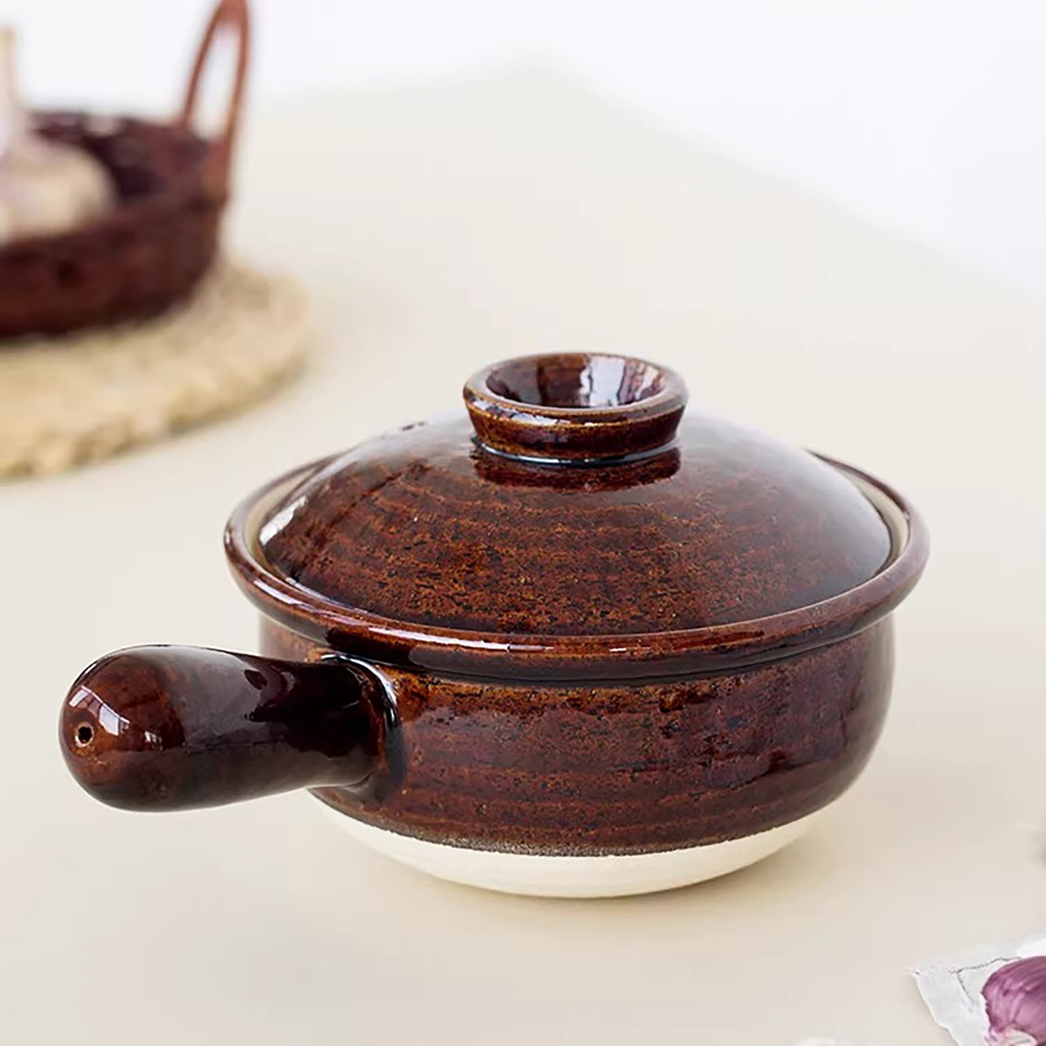 Cocotte Iga-yaki avec poignée latérale et bec verseur