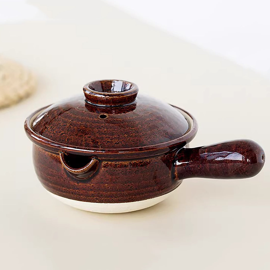 Cocotte Iga-yaki avec poignée latérale et bec verseur