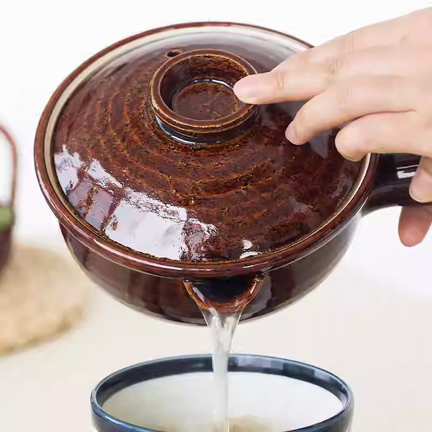 Cocotte Iga-yaki avec poignée latérale et bec verseur