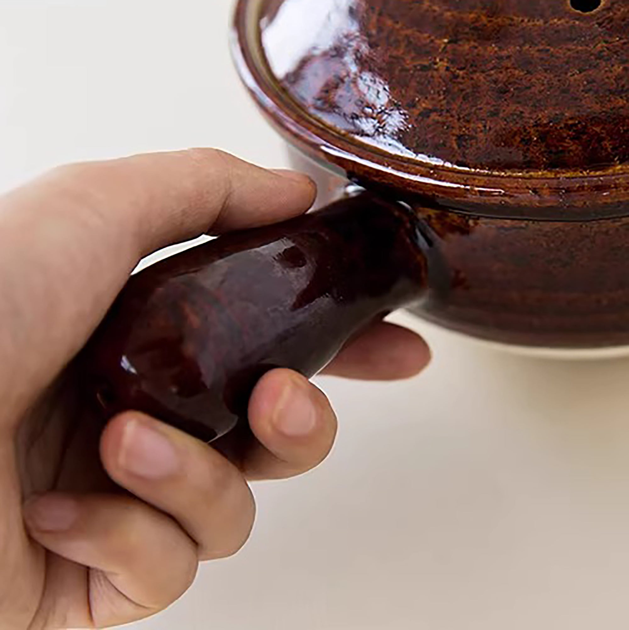 Cocotte Iga-yaki avec poignée latérale et bec verseur