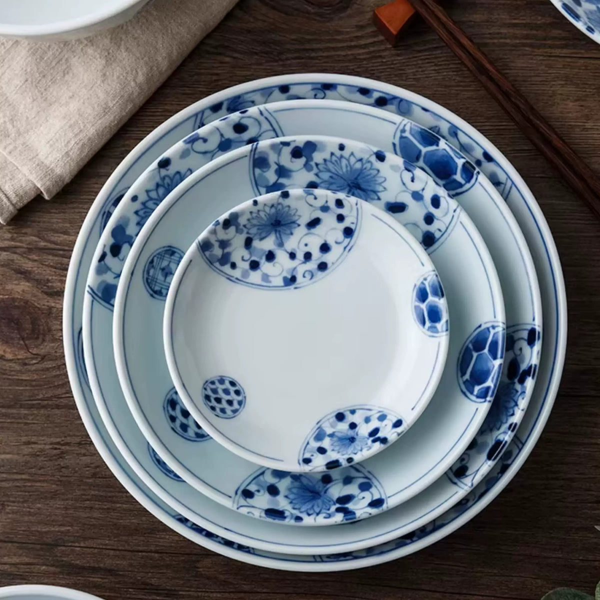 Vaisselle japonaise Rintrindo Hana Imari en porcelaine bleue et blanche